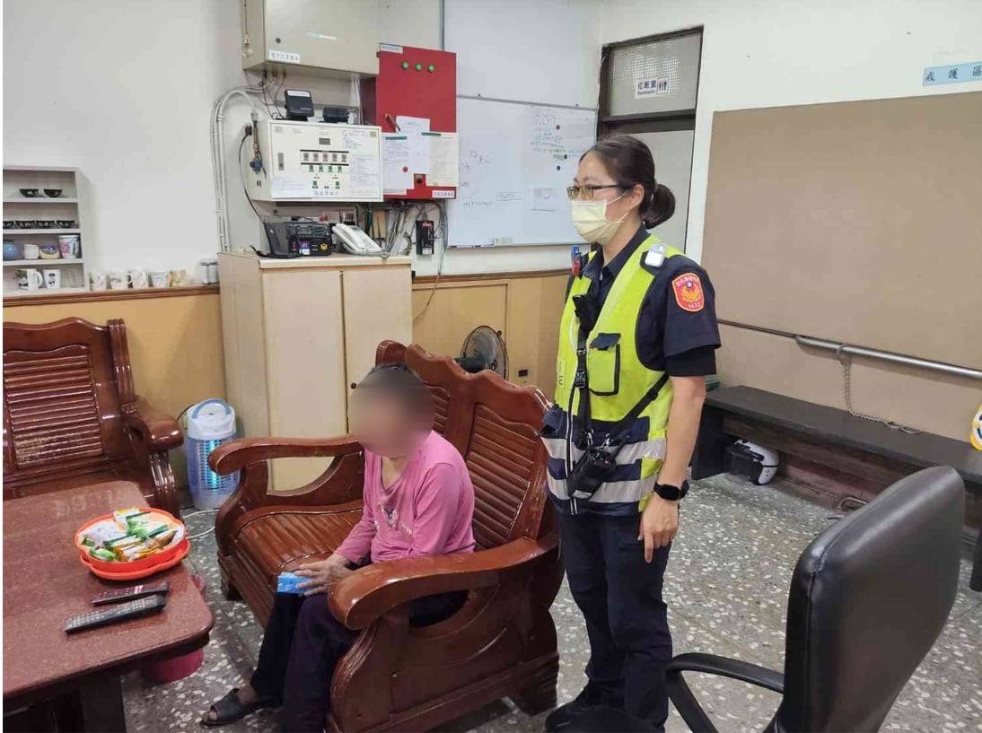 虎警協助找回走失民眾